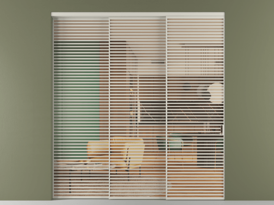 Алюминевая перегородка vn3_07_ Алюминий тёплый серый Прозрачное оранжевое стекло, триплекс, 6мм. Цвет Алюминий тёплый серый. Материал Алюминий в эмали. Коллекция Перегородка Formato внутри проёма 3 створки с синхронным механизмом. Картинка.